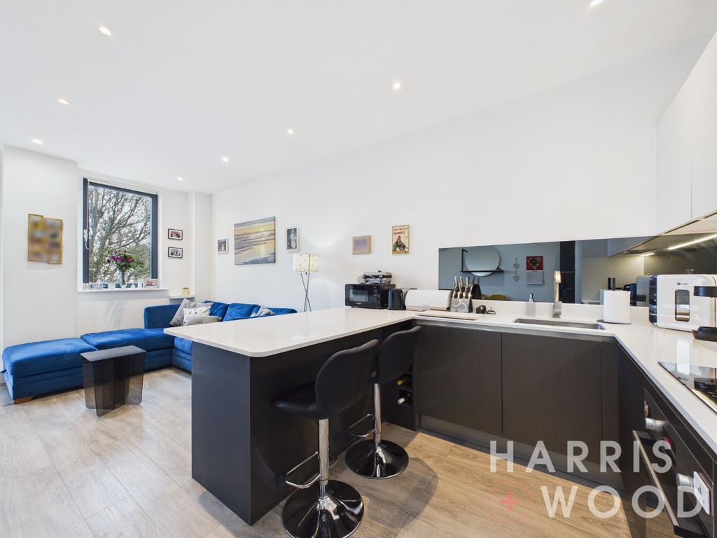 Property photo 1 of 15 4898181