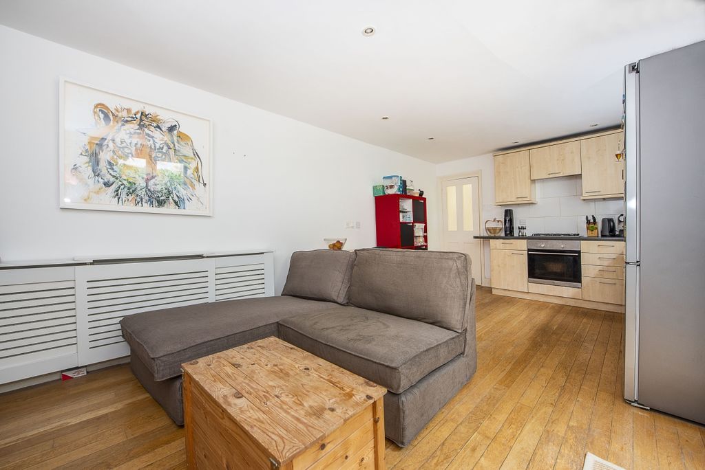 Property photo 2 of 8