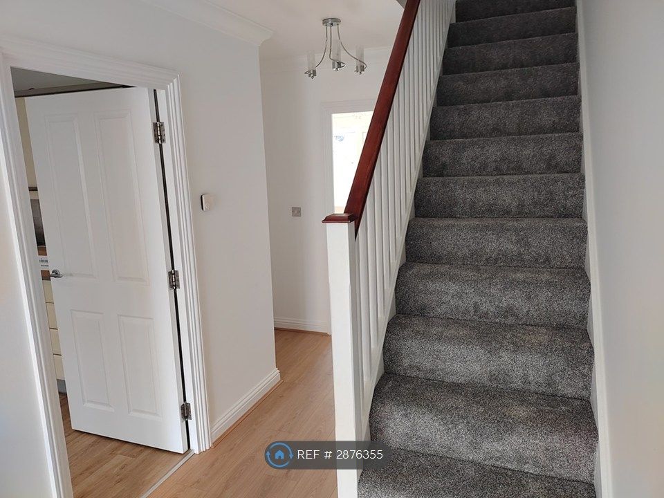 Property photo 3 of 32 Stairs 1