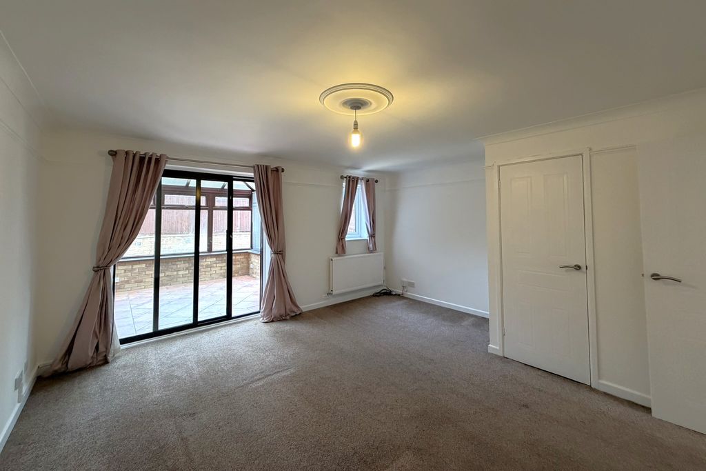 Property photo 2 of 14 Living Room