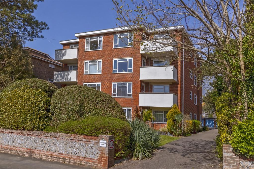 Property photo 1 of 10 Charlwood_12.Jpg