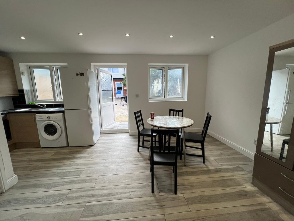 Property photo 2 of 7 Gallery