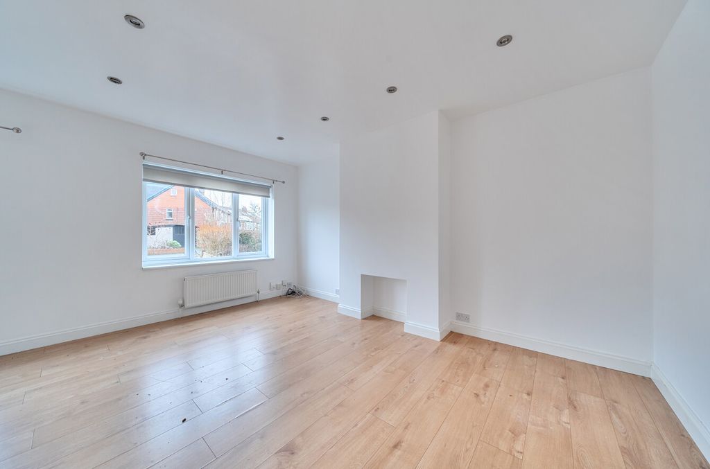 Property photo 2 of 24 Lounge