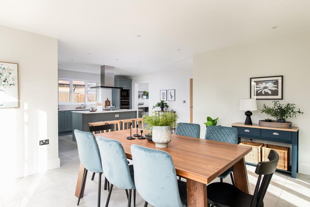 Property photo 2 of 19 Image