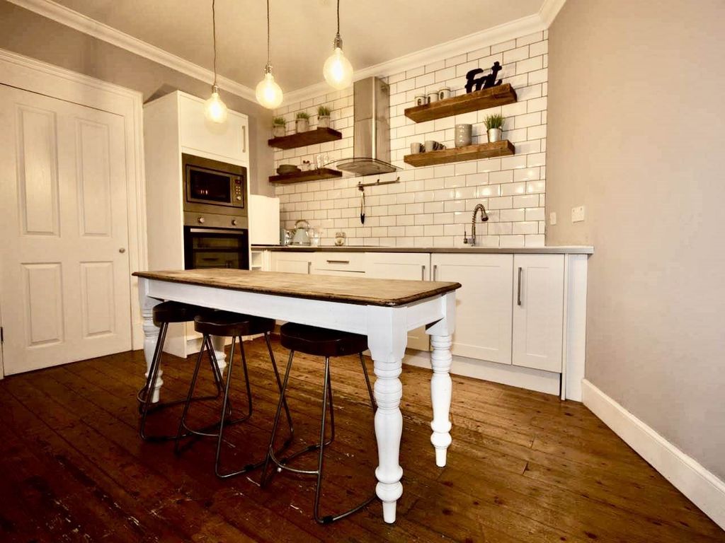 Property photo 1 of 8 Kitchen 220 -2 2 (1)