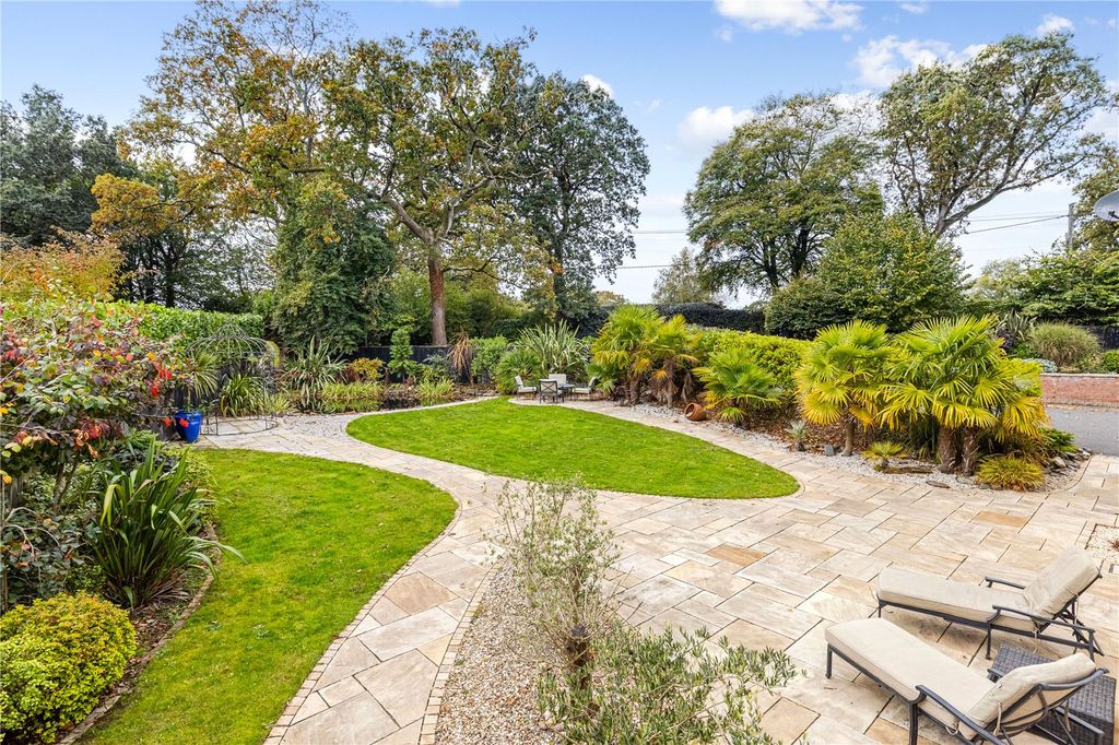 Property photo 3 of 25 Garden