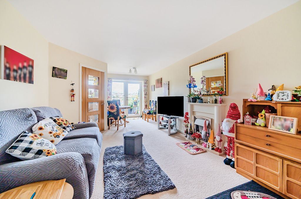 Property photo 1 of 25 1295316-29-682Dea...