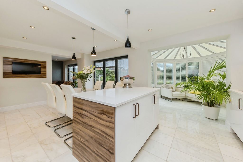 Property photo 2 of 20 Pbox-Img.Jpg