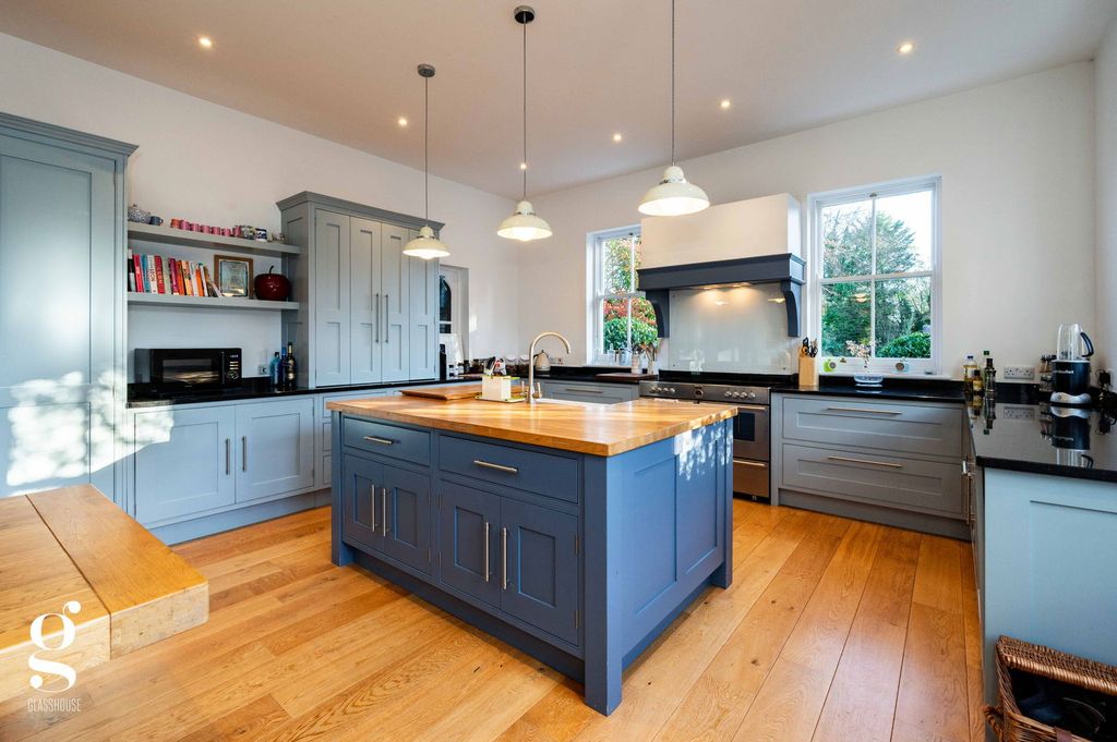 Property photo 3 of 49