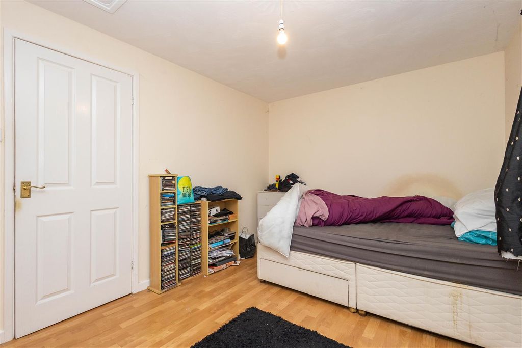 Property photo 3 of 7 Master Bedroom