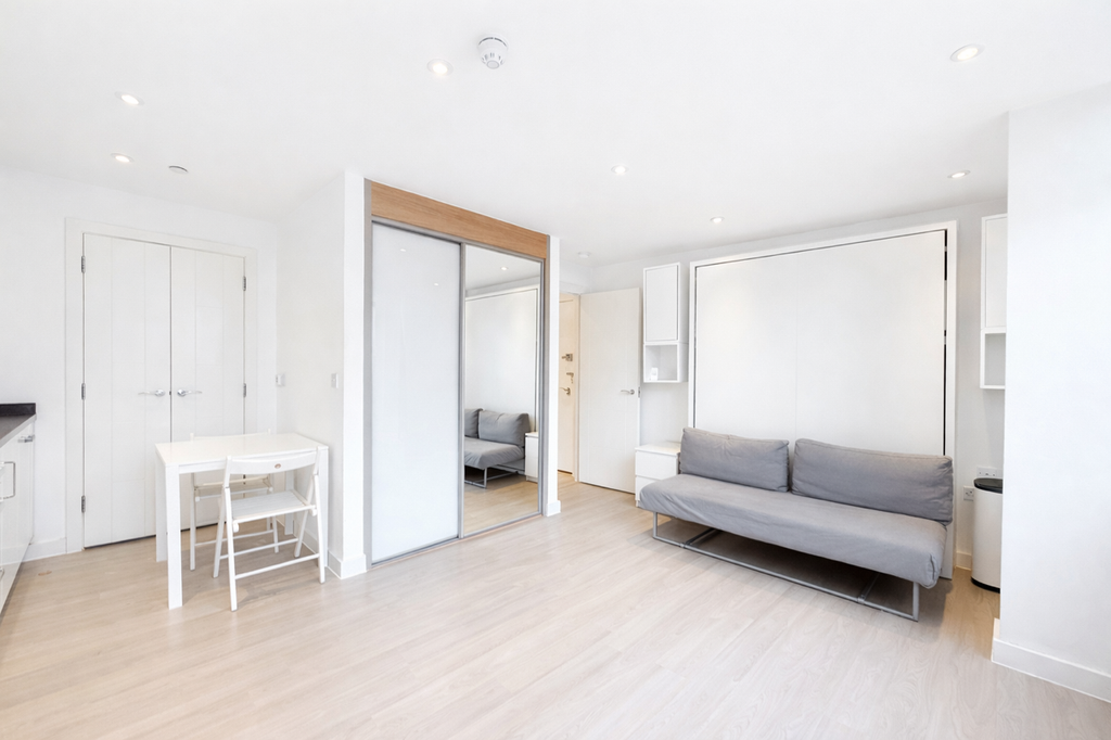 Property photo 3 of 7 Bright And Clean Modern Studio