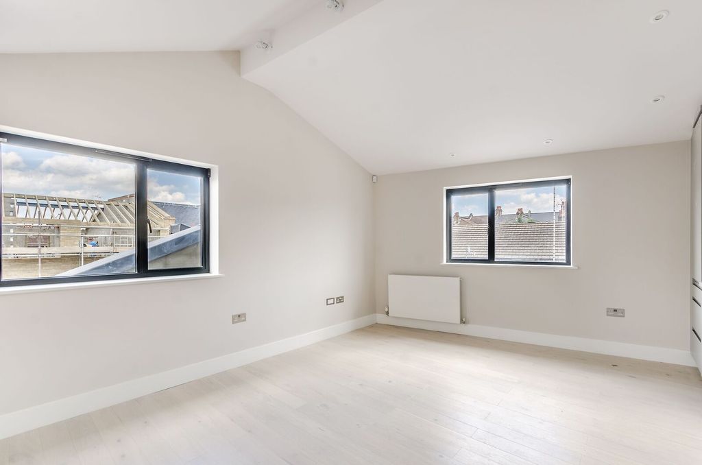 Property photo 1 of 3