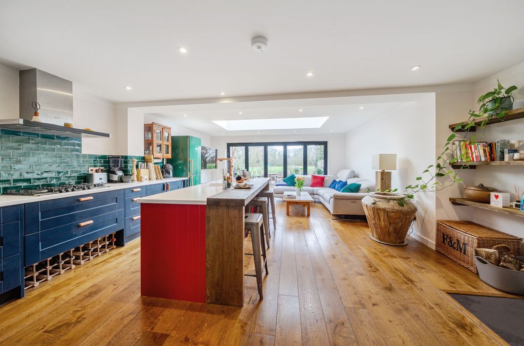 Property photo 2 of 15 1418292-18-699d98...
