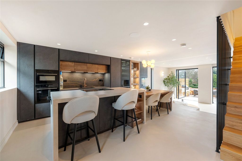 Property photo 3 of 38 Picture No. 07