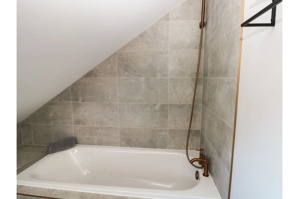 Additional image 20 of 2 bed flat for saleNarberth Road, Tenby SA70