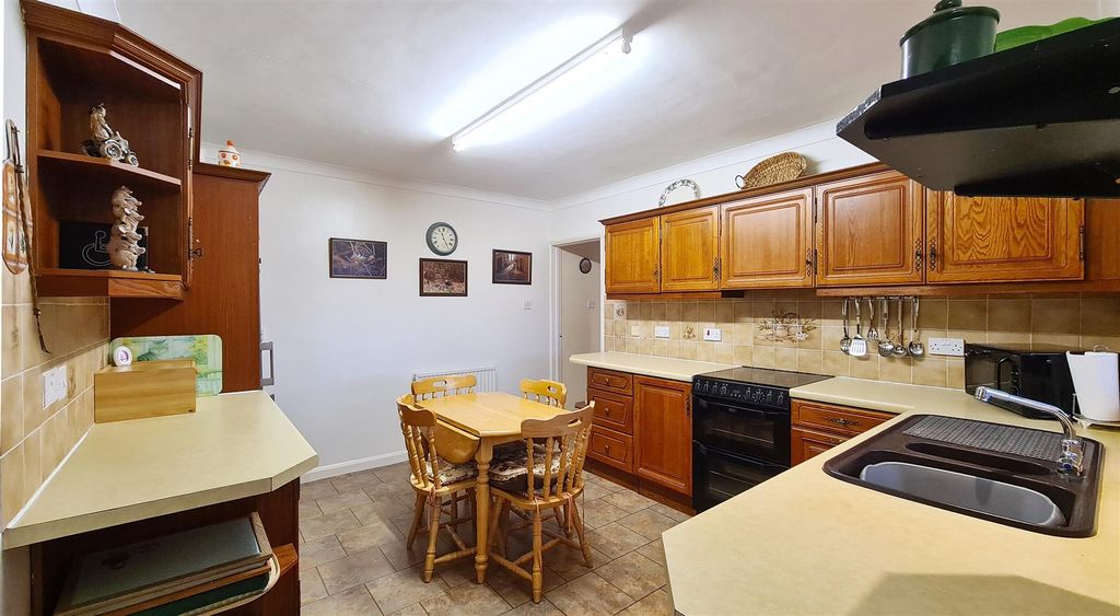 Property photo 3 of 21 Kitchen