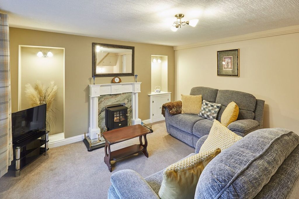 Property photo 1 of 14 Living Room