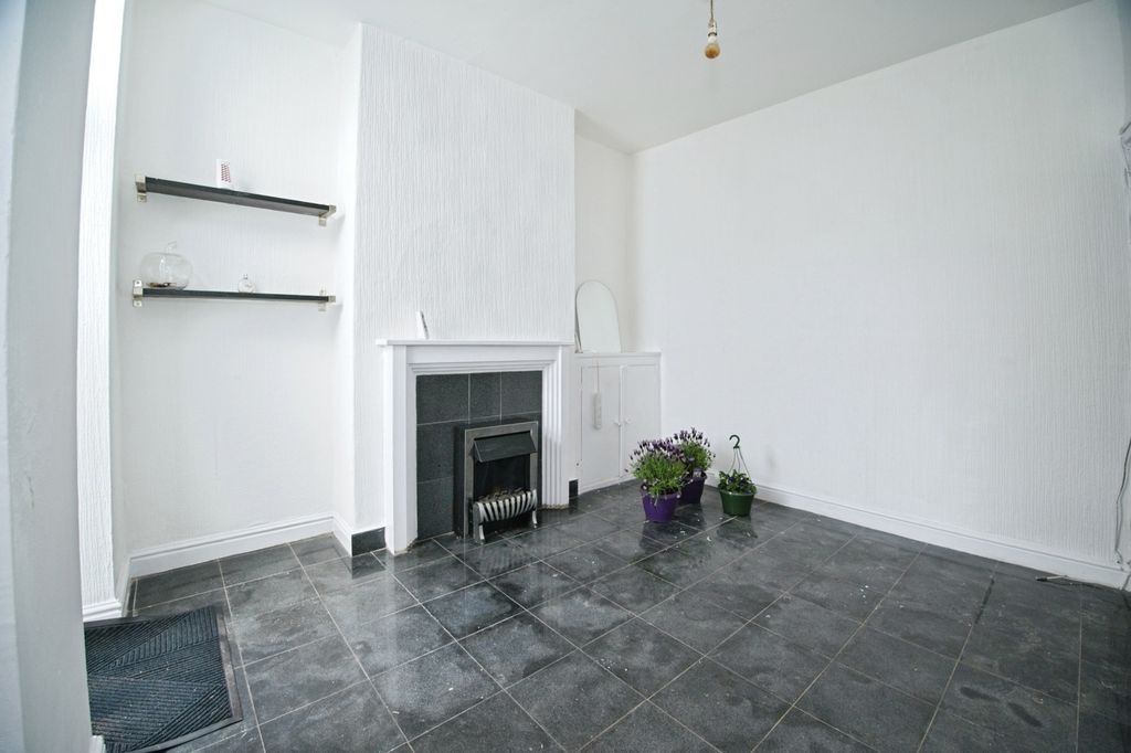 Property photo 2 of 26 Pbox-Img.Jpg