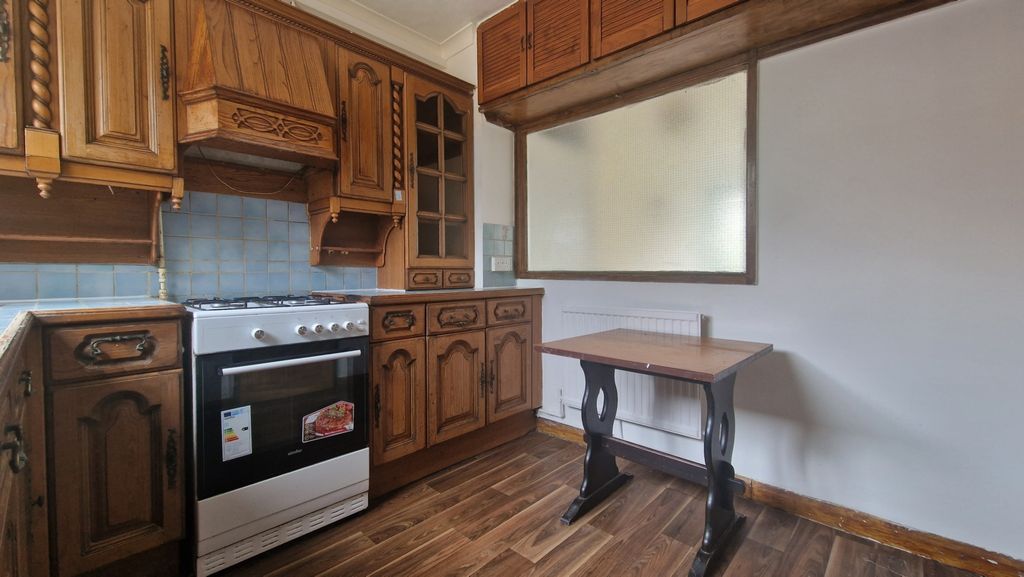 Property photo 3 of 17 Kitchen