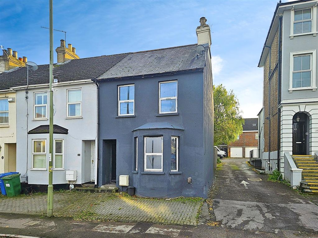 Property photo 1 of 12 Front Of House (2).Jpg