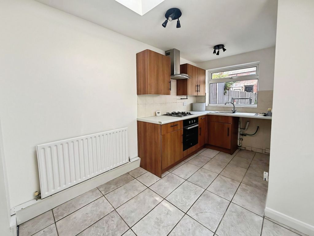Property photo 3 of 10 Kitchen