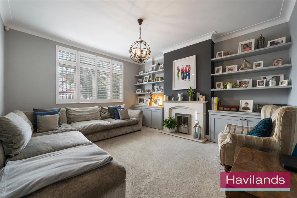Property photo 2 of 15 Halstead Road-7.Jpg