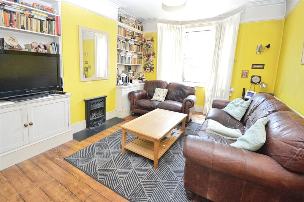 Property photo 2 of 11 Living Room
