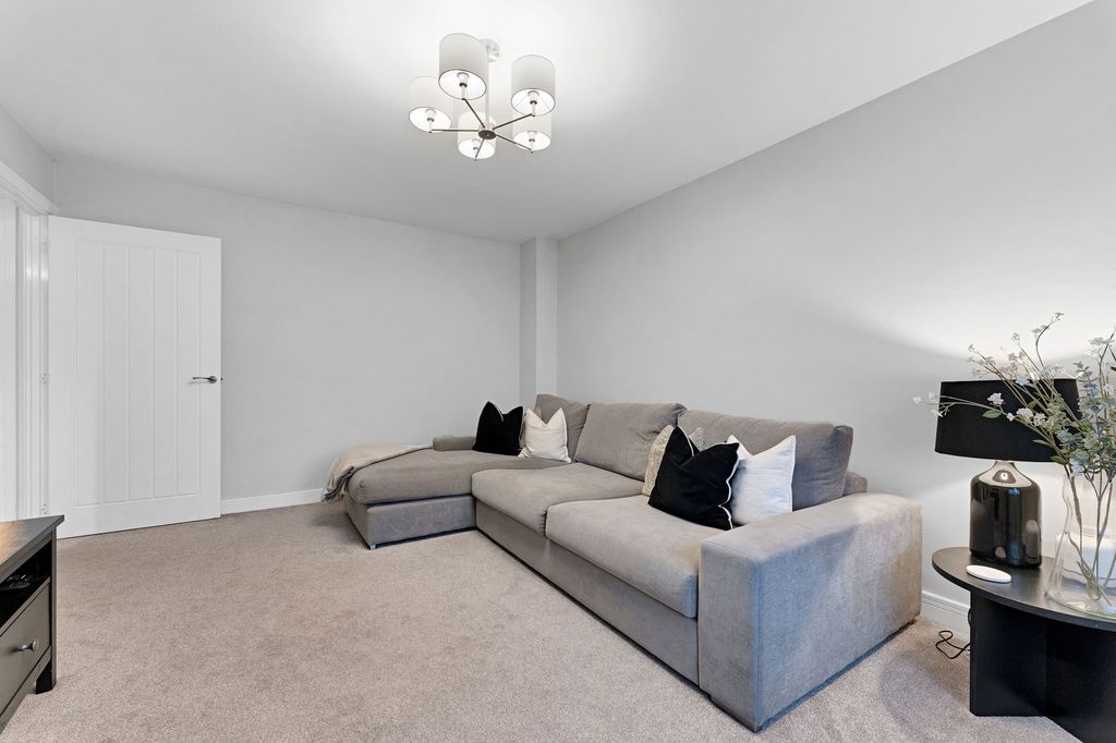 Property photo 3 of 23