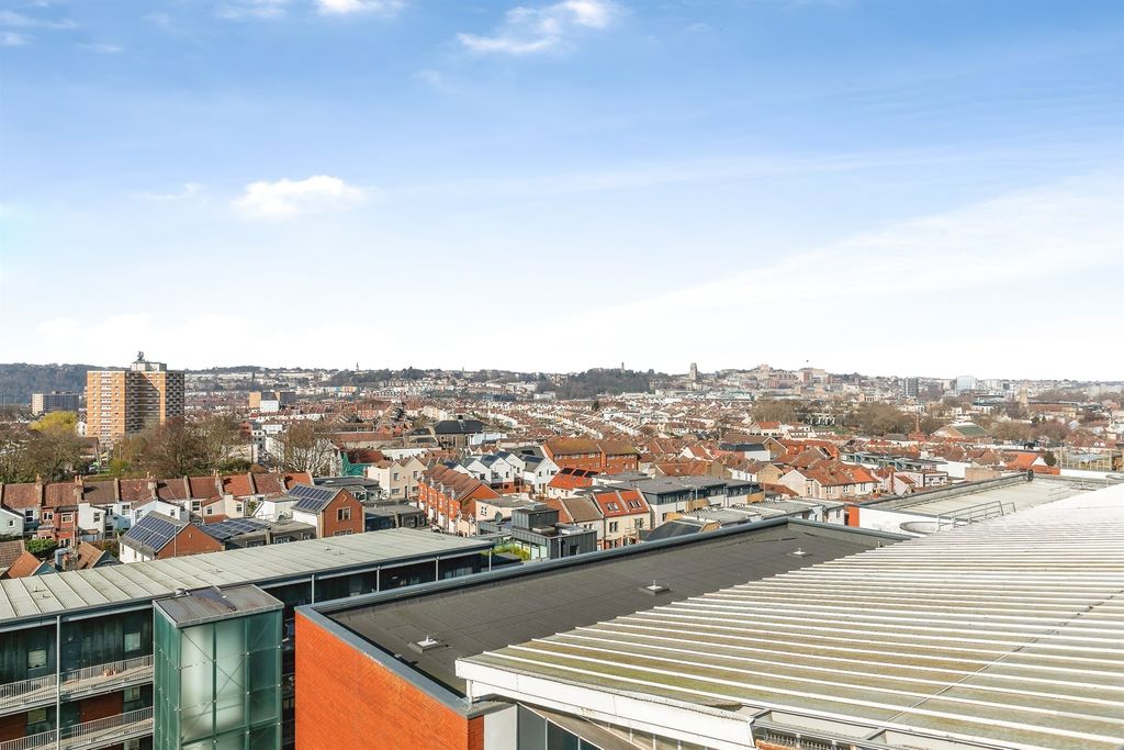 Property photo 2 of 20