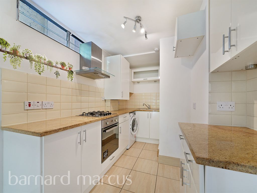 Property photo 3 of 8 Kitchen