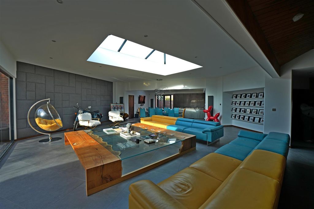 Property photo 1 of 19