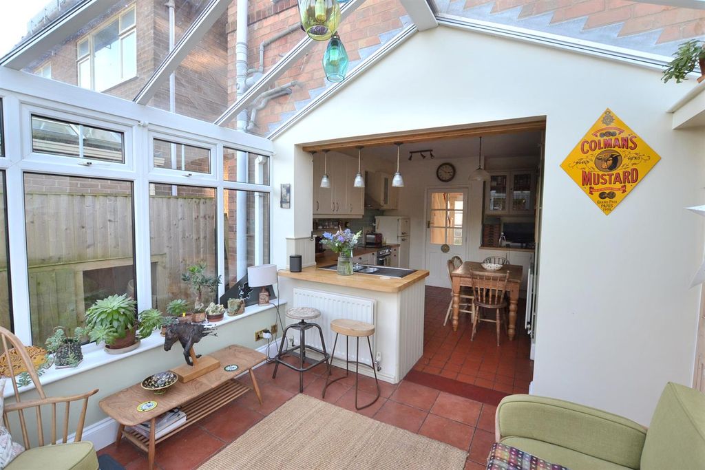 Property photo 3 of 28 Garden Room