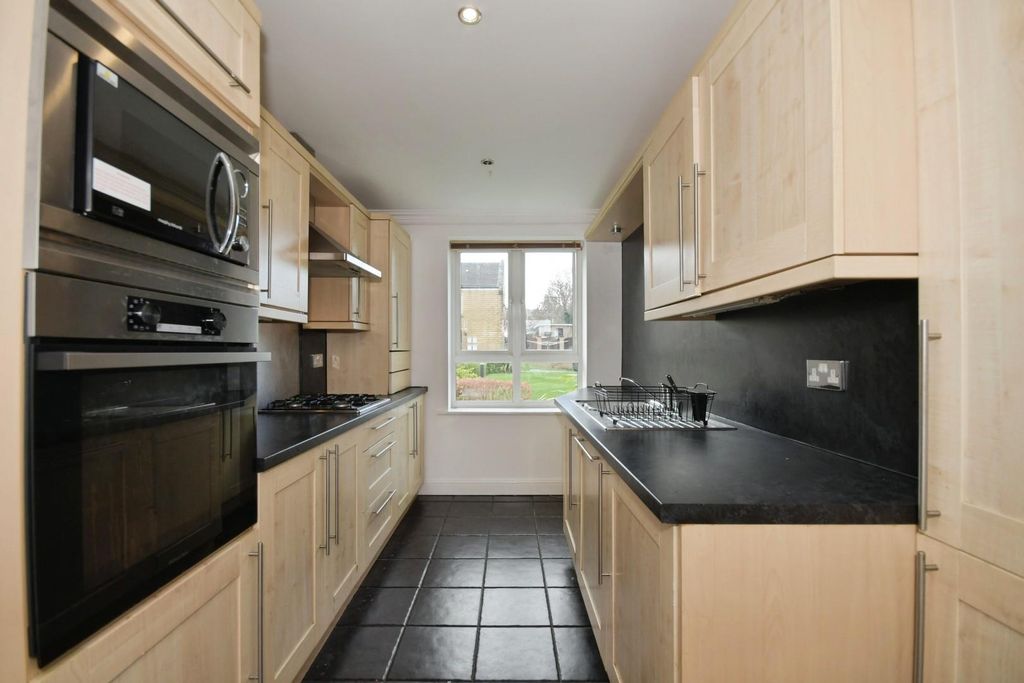 Property photo 3 of 22 Kitchen