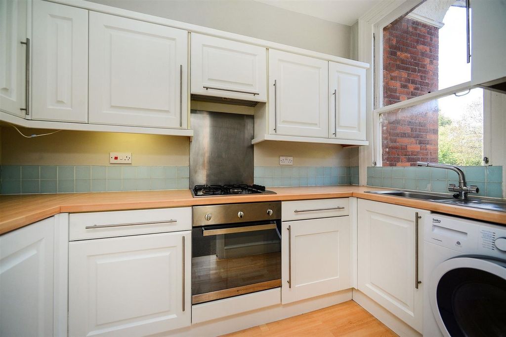 Property photo 3 of 7 Kitchen