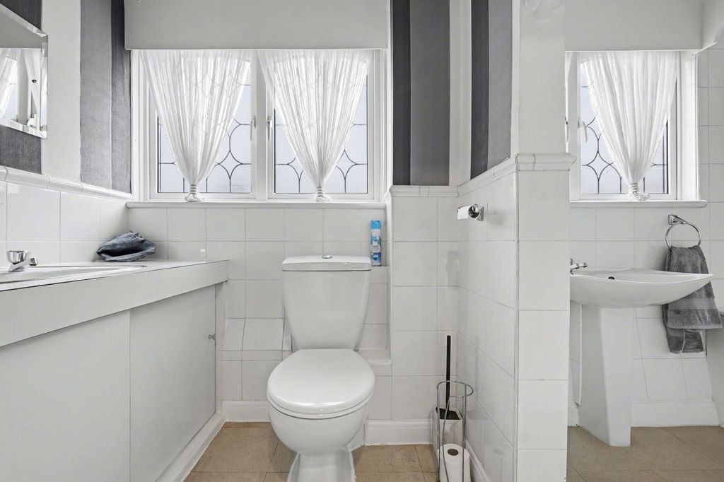 Property photo 3 of 26