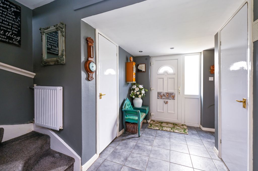 Property photo 2 of 11 41 Bell Lane (8)