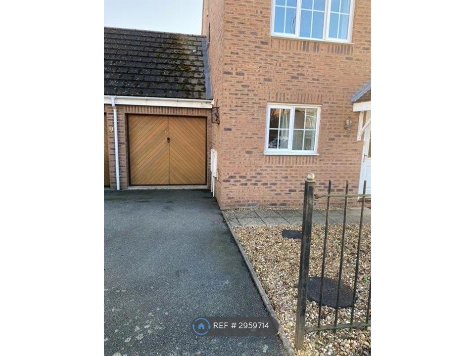 Property photo 3 of 15 Driveway Garage