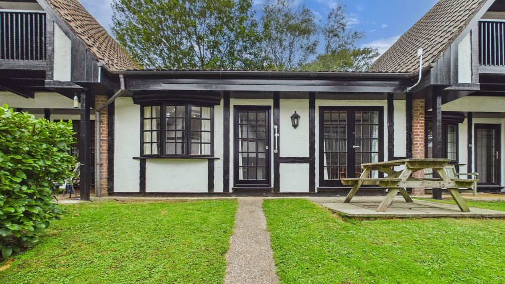 Property photo 1 of 10 2 Bedroom Bungalow For Sale