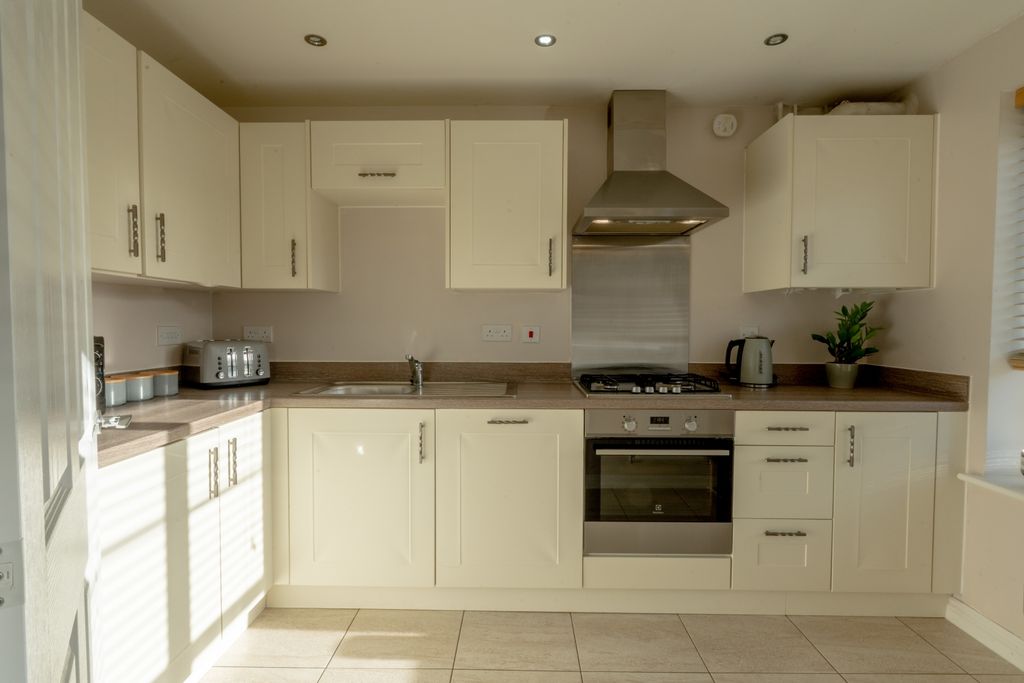 Property photo 2 of 19 Spitfire Road-6