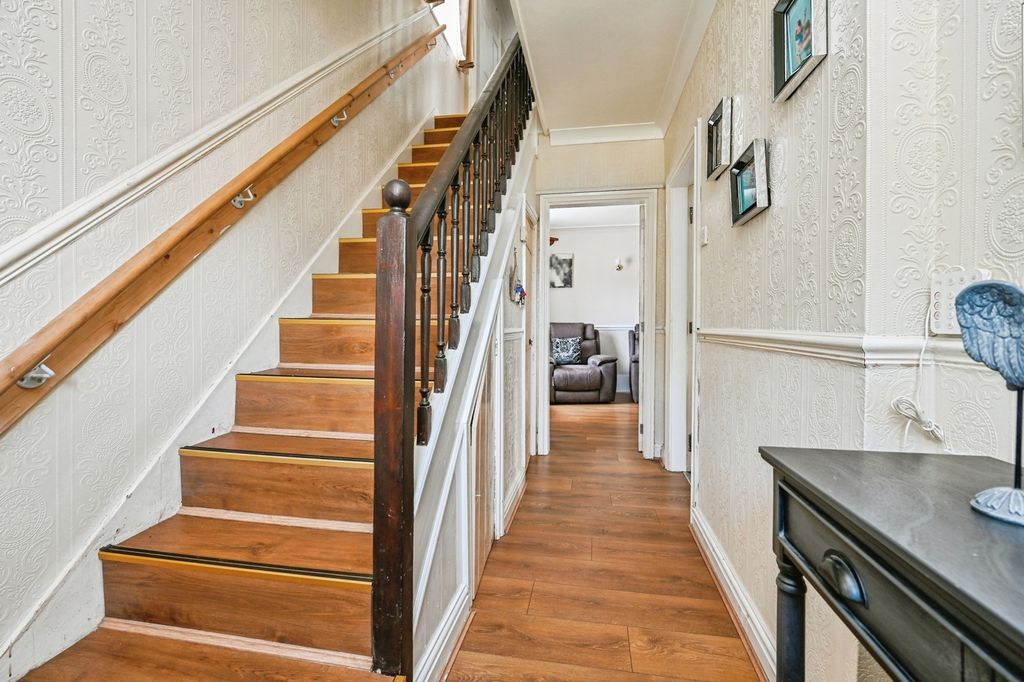 Property photo 2 of 15 Pbox-Img.Jpg