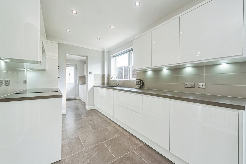 Property photo 2 of 30 Kitchen