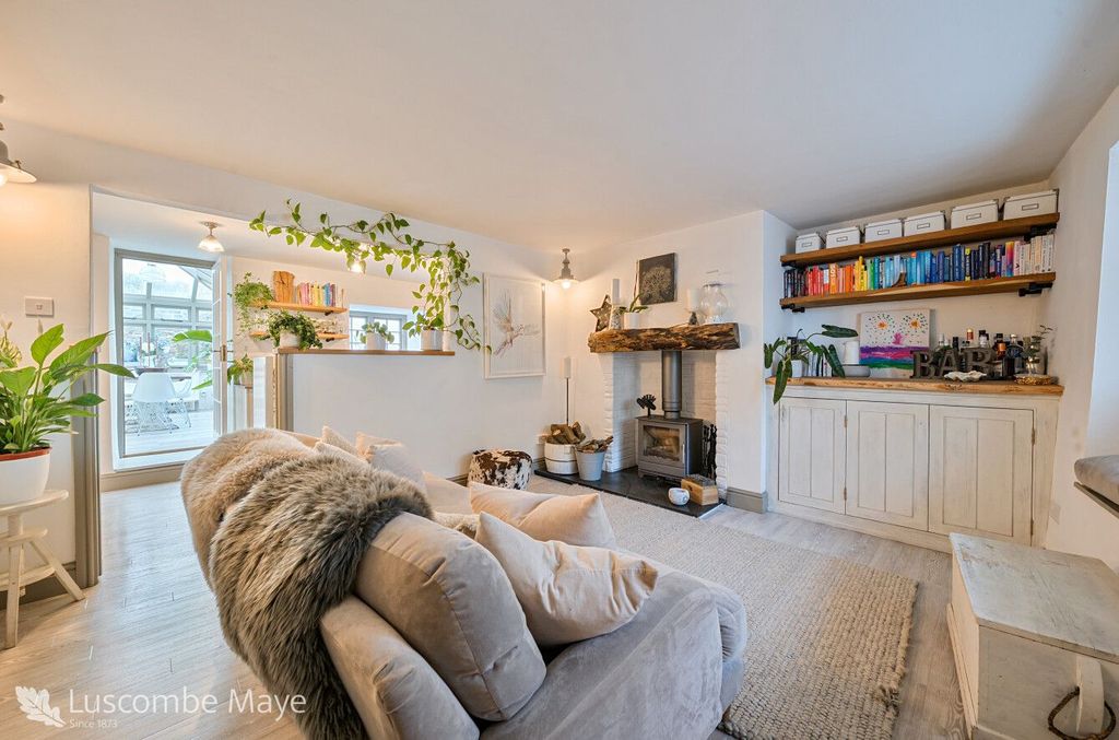 Property photo 2 of 22