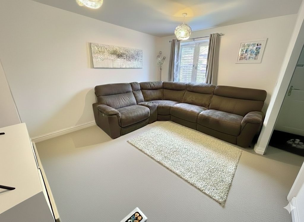 Property photo 2 of 10 4855371