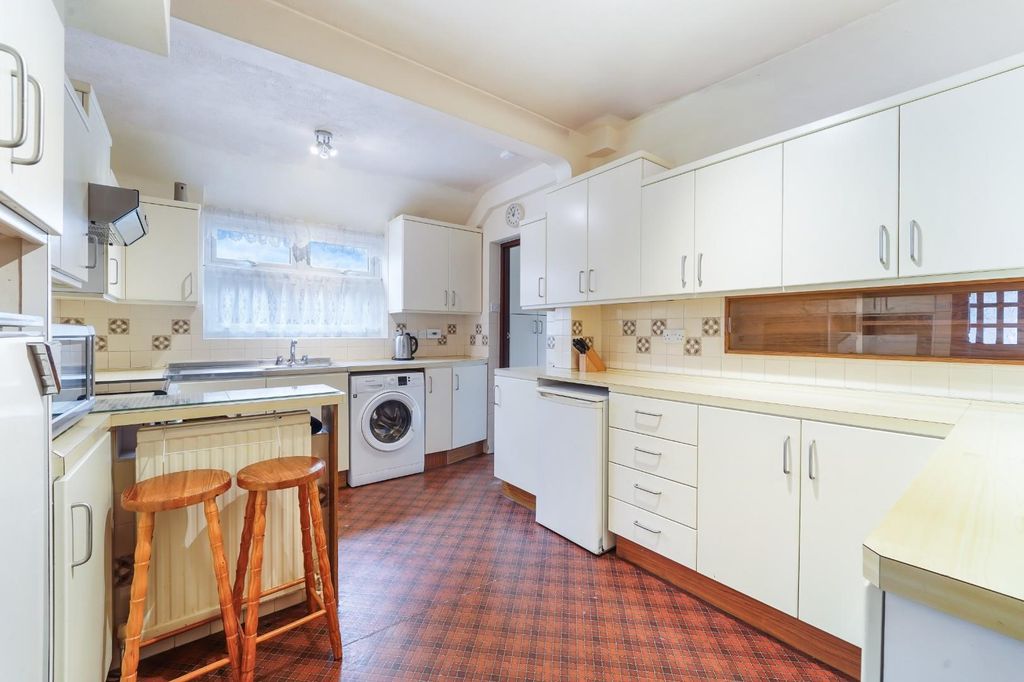 Property photo 3 of 14 Seaforth Gardens
