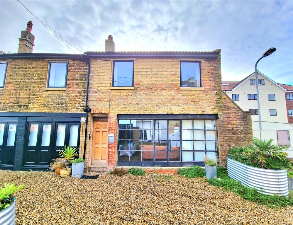 Property photo 1 of 19 External