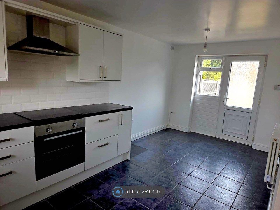Property photo 2 of 7 Kitchen