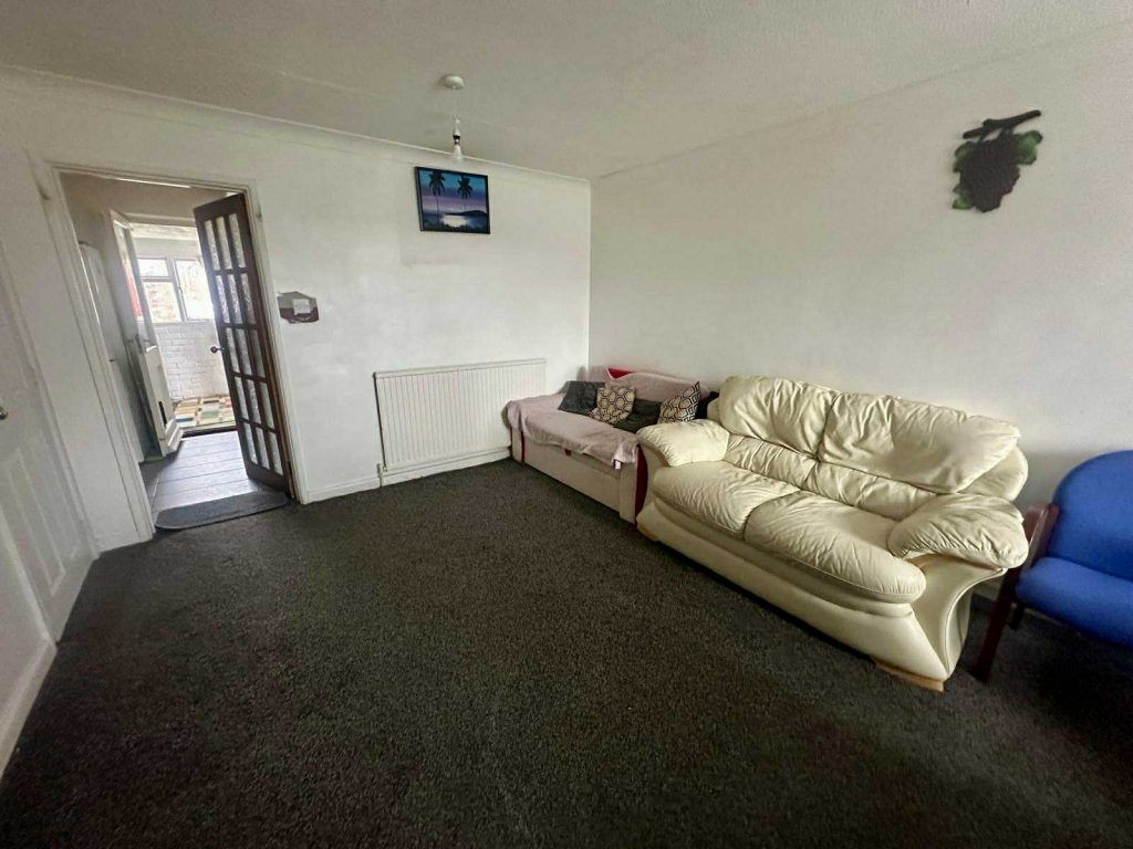 Property photo 3 of 8