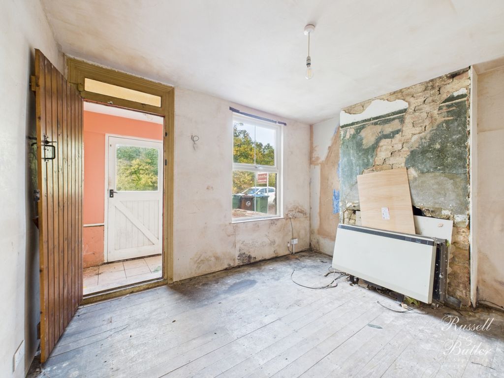 Property photo 3 of 18 Cam02127G0-Pr0358-Still010