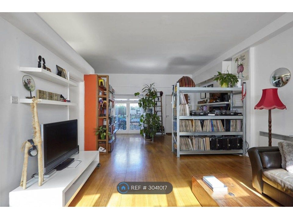 Property photo 2 of 16 Lounge+Office, Furnished Example