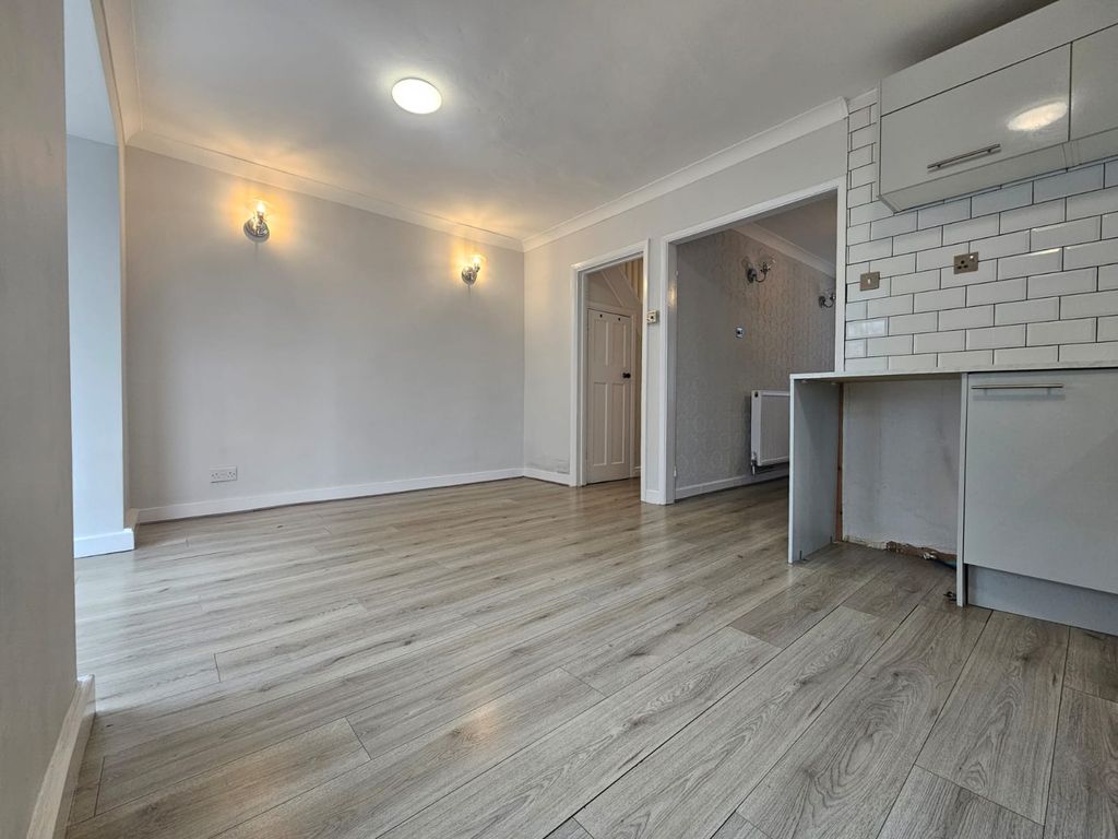 Property photo 3 of 19 Image